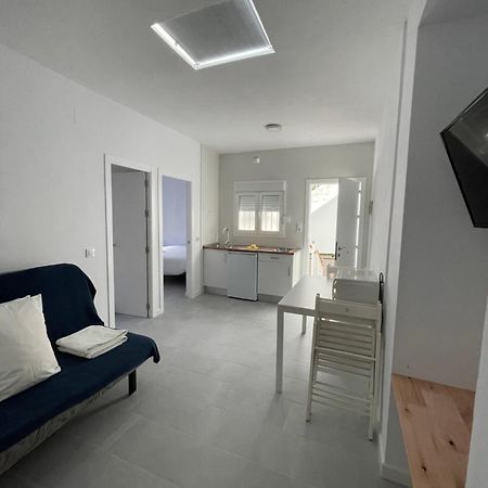 Ch II Apartments Zona De Ocio Nocturno โกนิล เด ลาฟรอนเตรา ภายนอก รูปภาพ