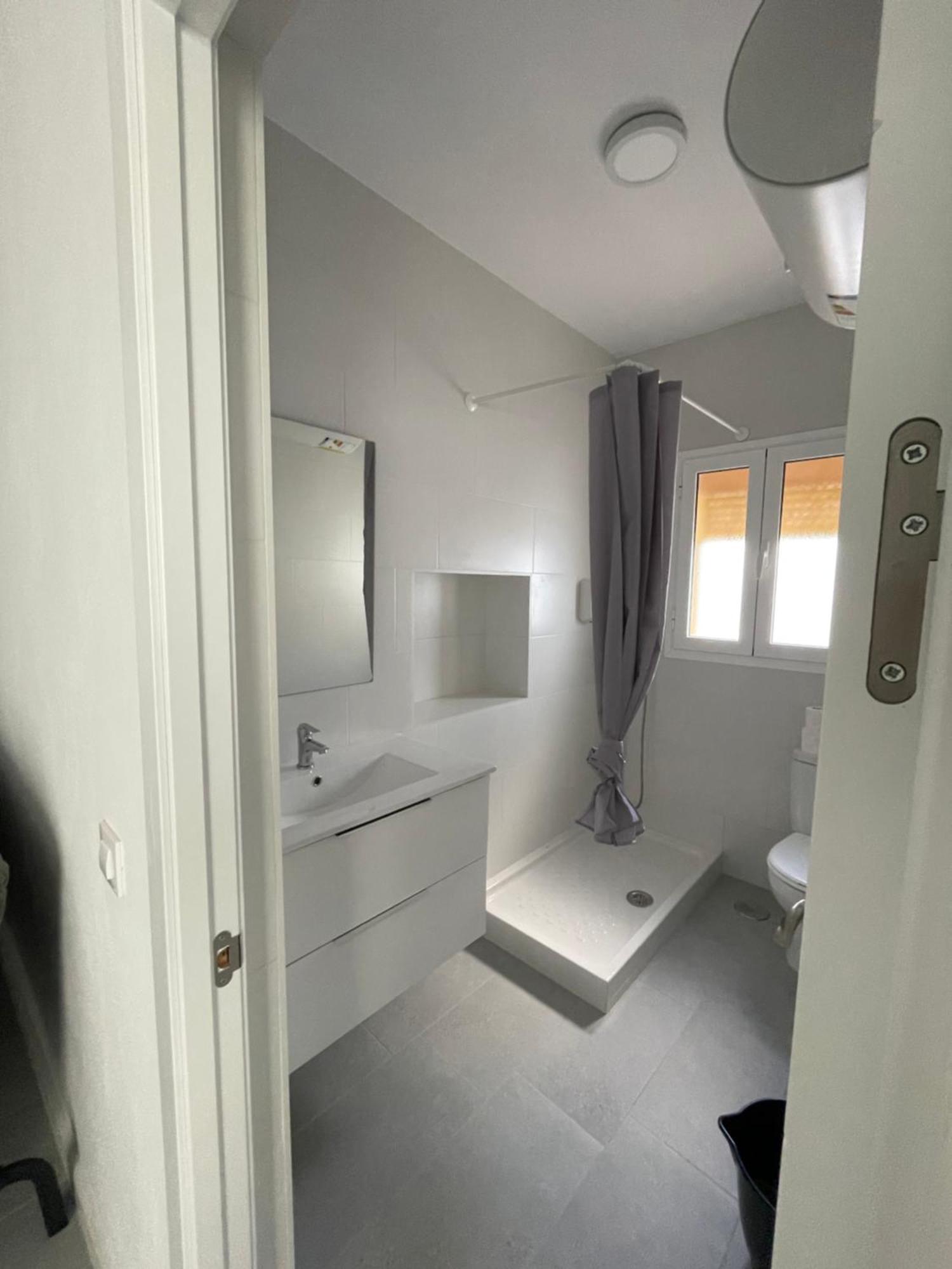 Ch II Apartments Zona De Ocio Nocturno โกนิล เด ลาฟรอนเตรา ภายนอก รูปภาพ