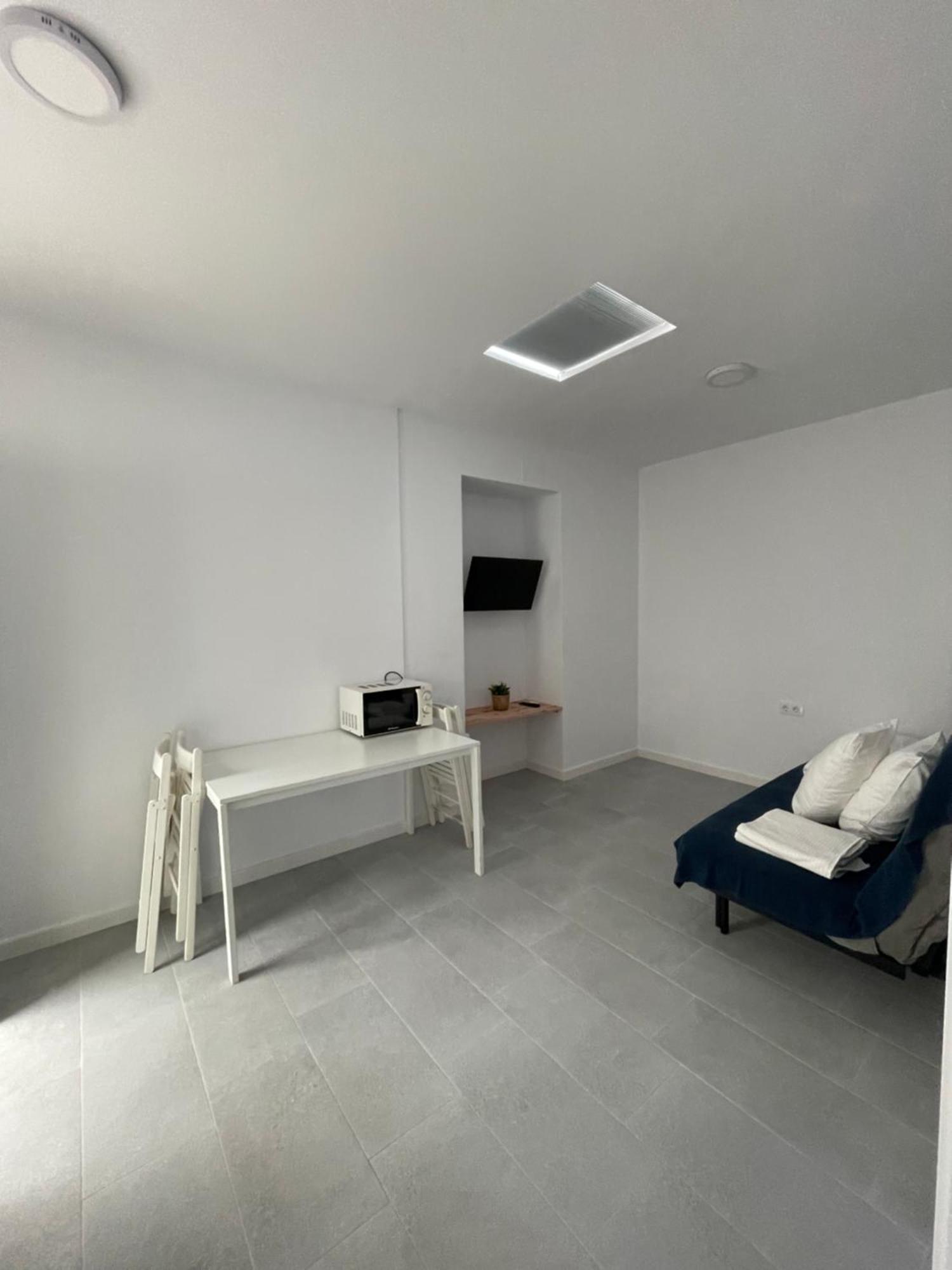 Ch II Apartments Zona De Ocio Nocturno โกนิล เด ลาฟรอนเตรา ภายนอก รูปภาพ