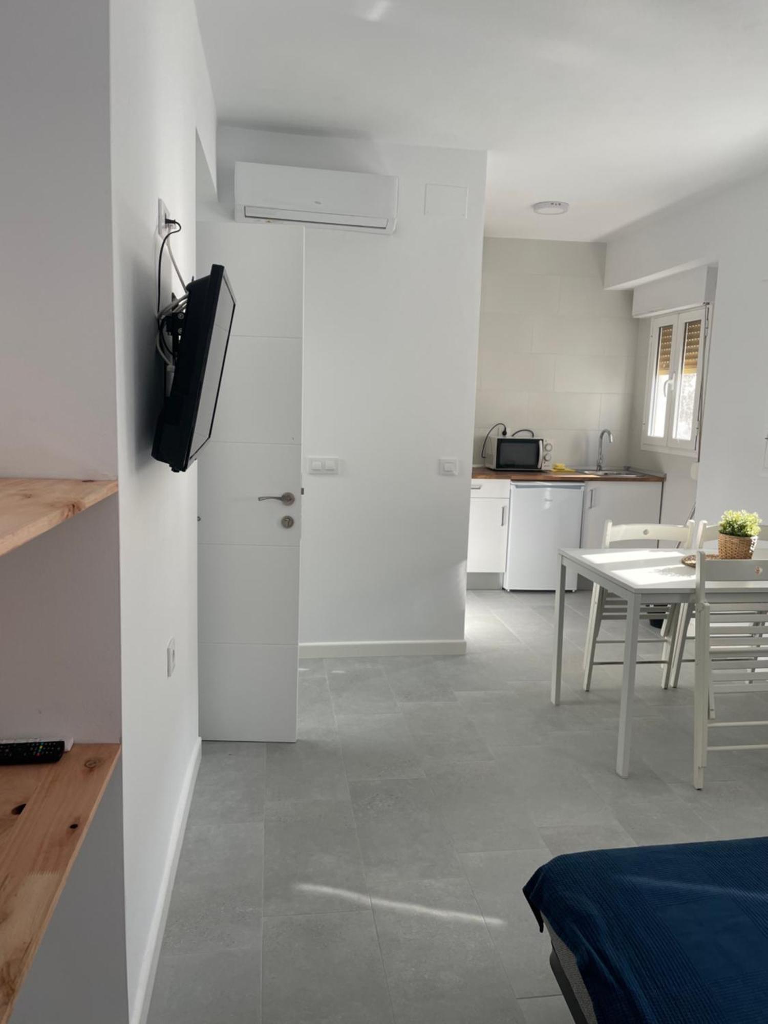 Ch II Apartments Zona De Ocio Nocturno โกนิล เด ลาฟรอนเตรา ภายนอก รูปภาพ