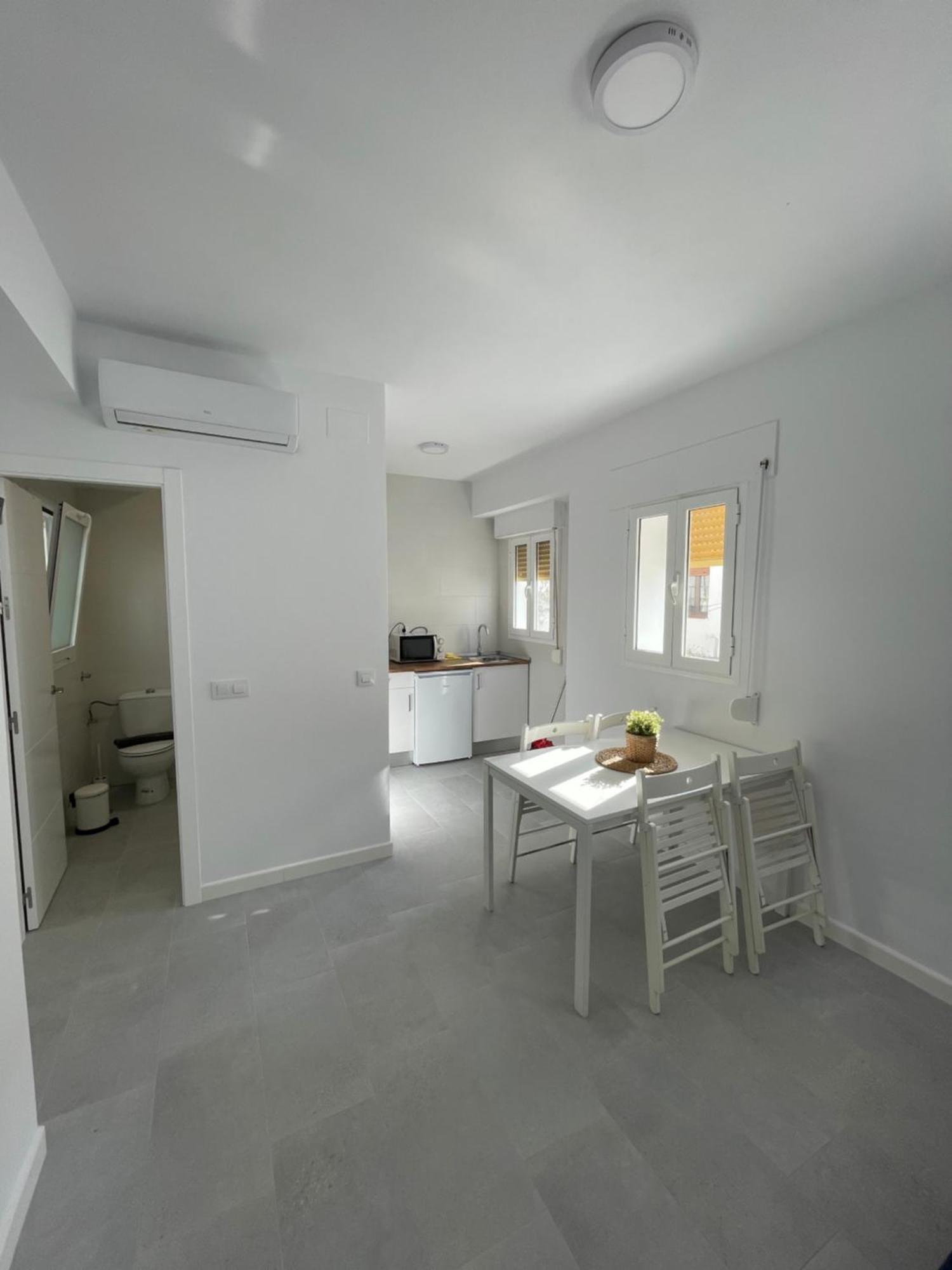 Ch II Apartments Zona De Ocio Nocturno โกนิล เด ลาฟรอนเตรา ภายนอก รูปภาพ