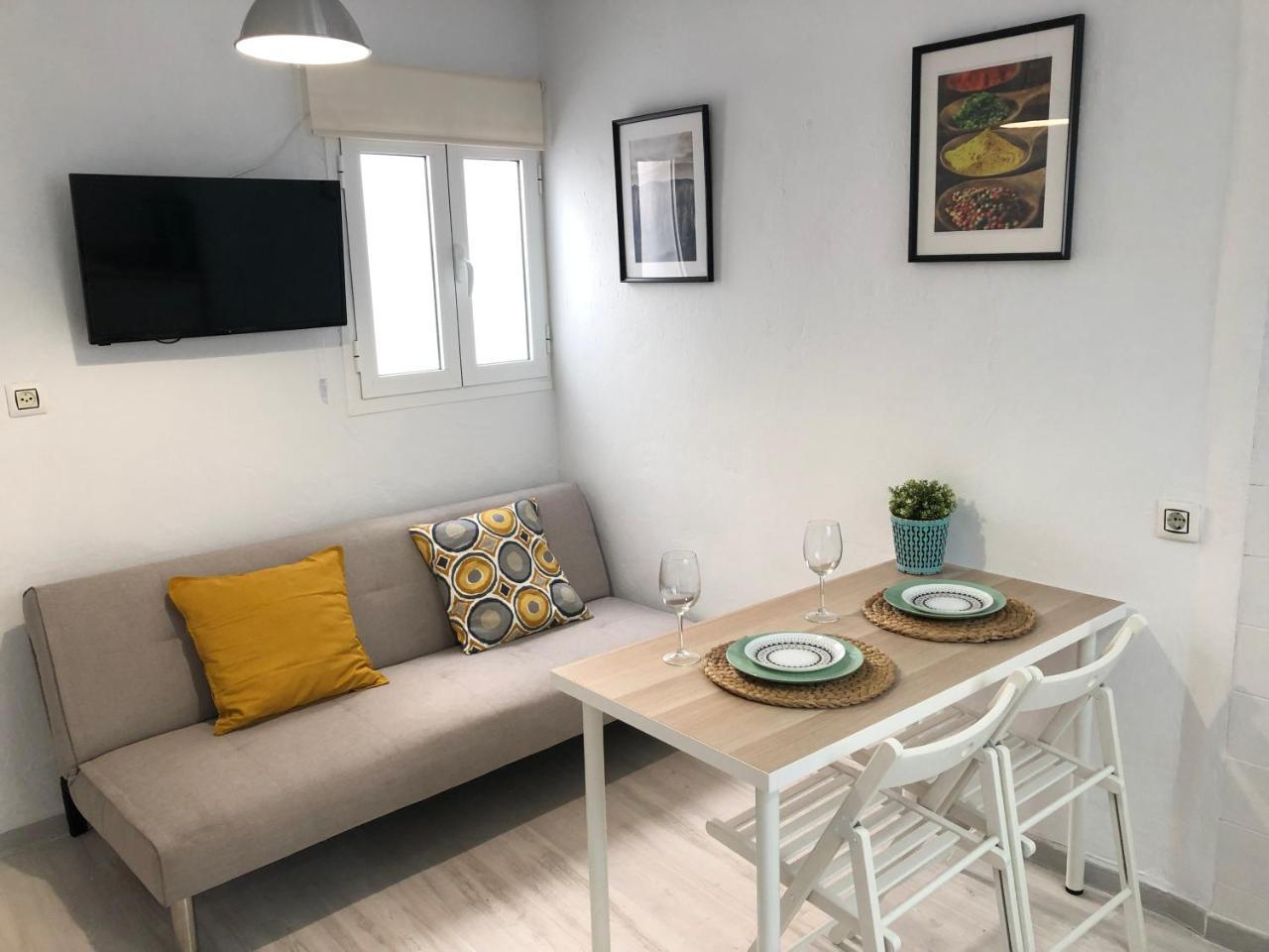 Ch II Apartments Zona De Ocio Nocturno โกนิล เด ลาฟรอนเตรา ภายนอก รูปภาพ